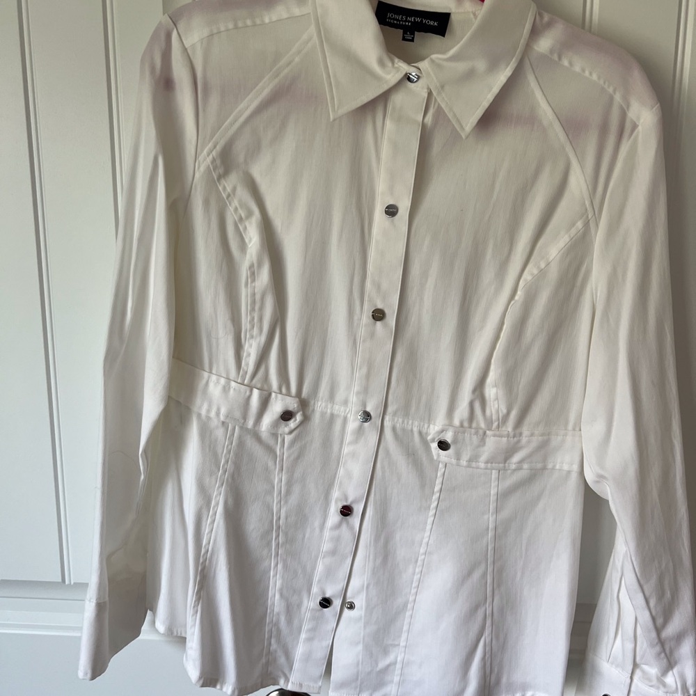 Jones New York blouse - new with tags on